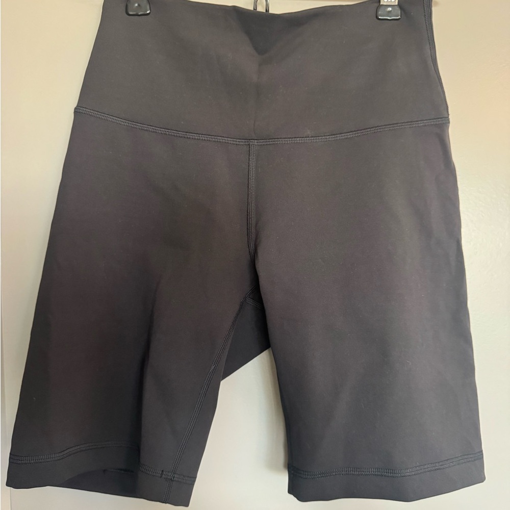 lululemon wunder train size 6 Black Bike Shorts